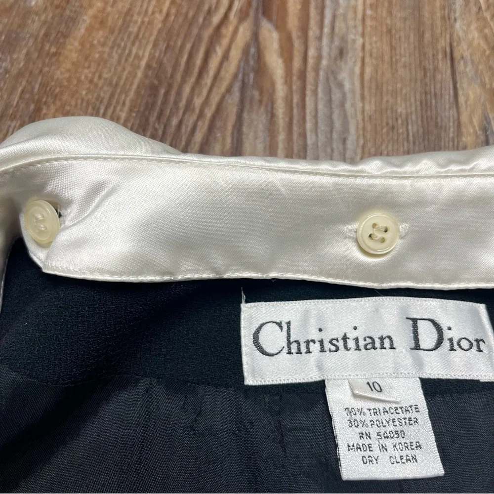 Womens Vintage Christian Dior Black Blazer w detachable White Cuffs and Collar.